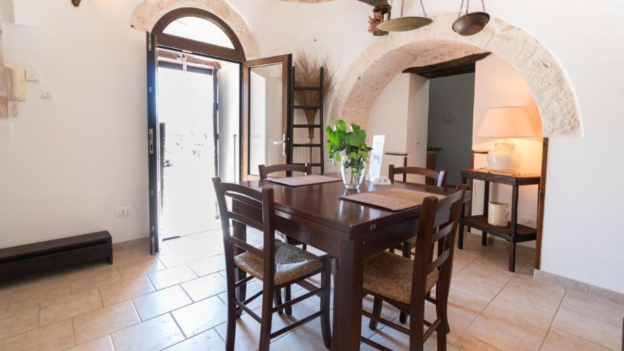 Trulli Domus Petra Villa อัลเบโรเบลโล ภายนอก รูปภาพ
